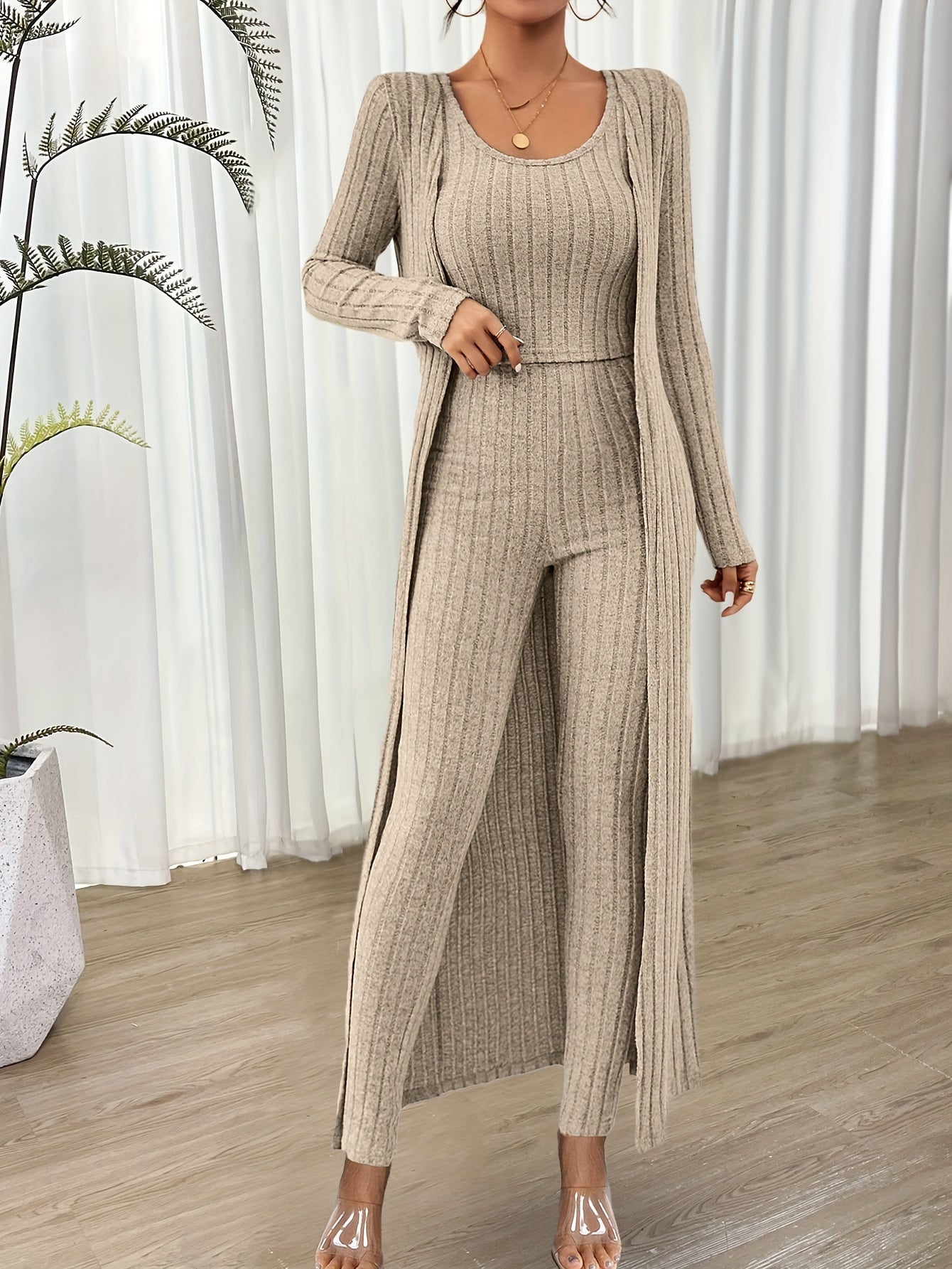 Ensemble Décontracté Trois Pièces pour Femme avec Cardigan Douillet pour Détente