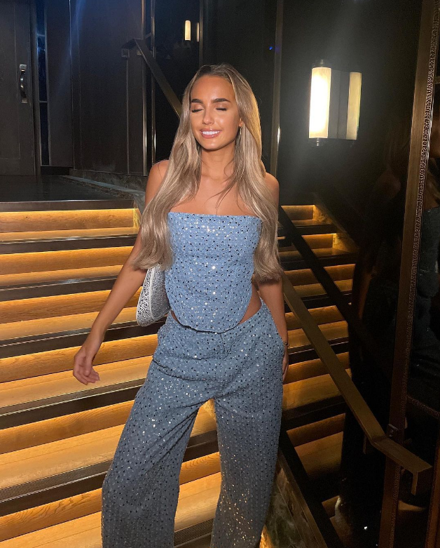 Ensemble Élégant Femme : Top Scintillant et Pantalon Chique pour Soirée - LuxeStyle