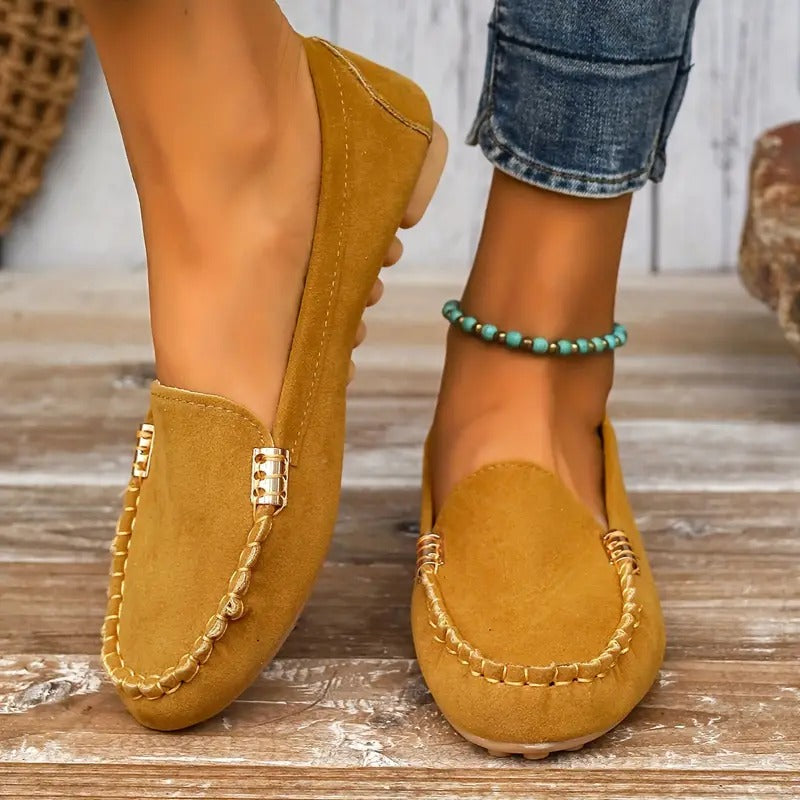 Mocassins femme noir luxe avec broches métalliques