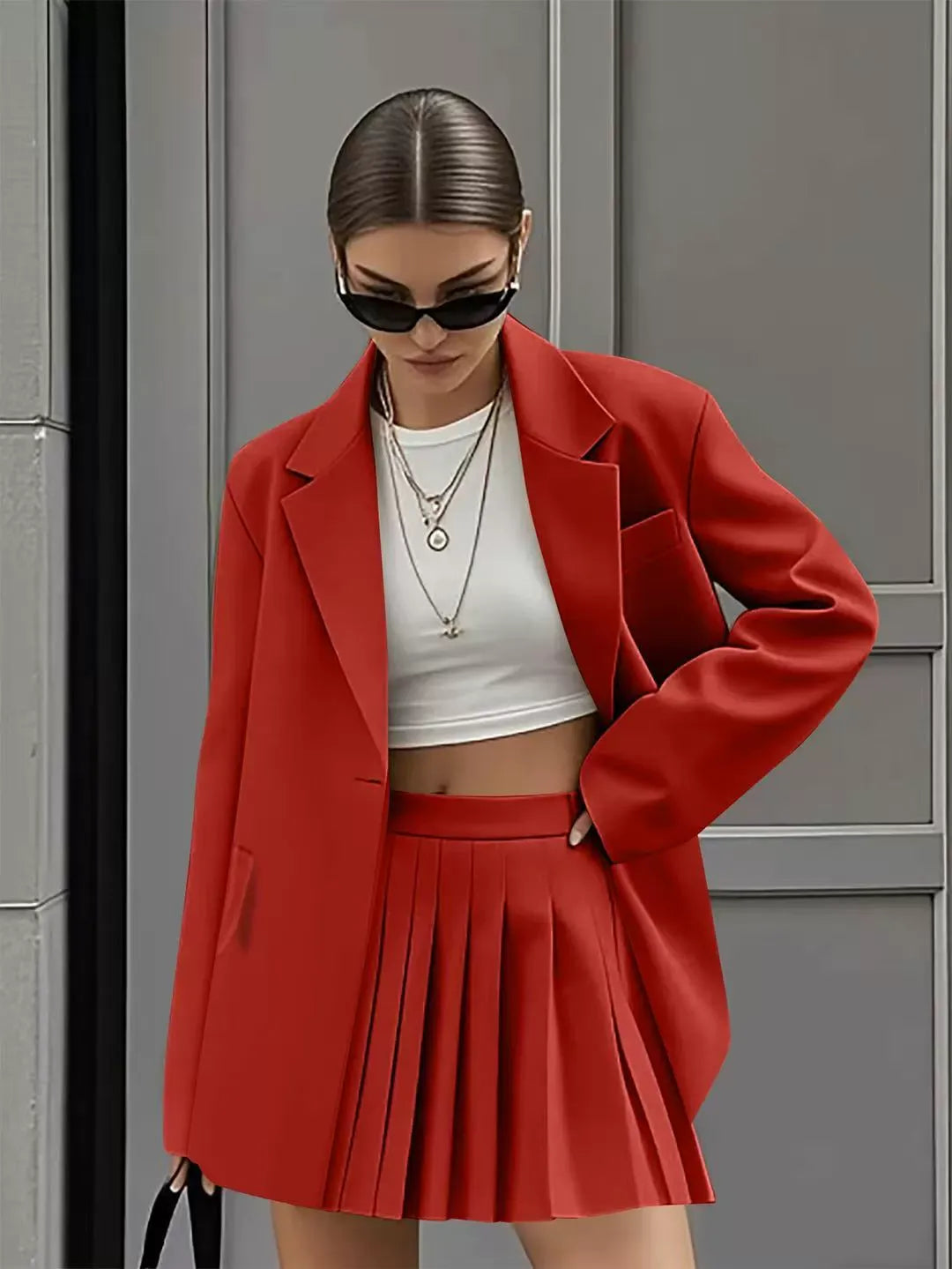 Costume Féminin Élégant avec Jupe Plissée pour Femmes