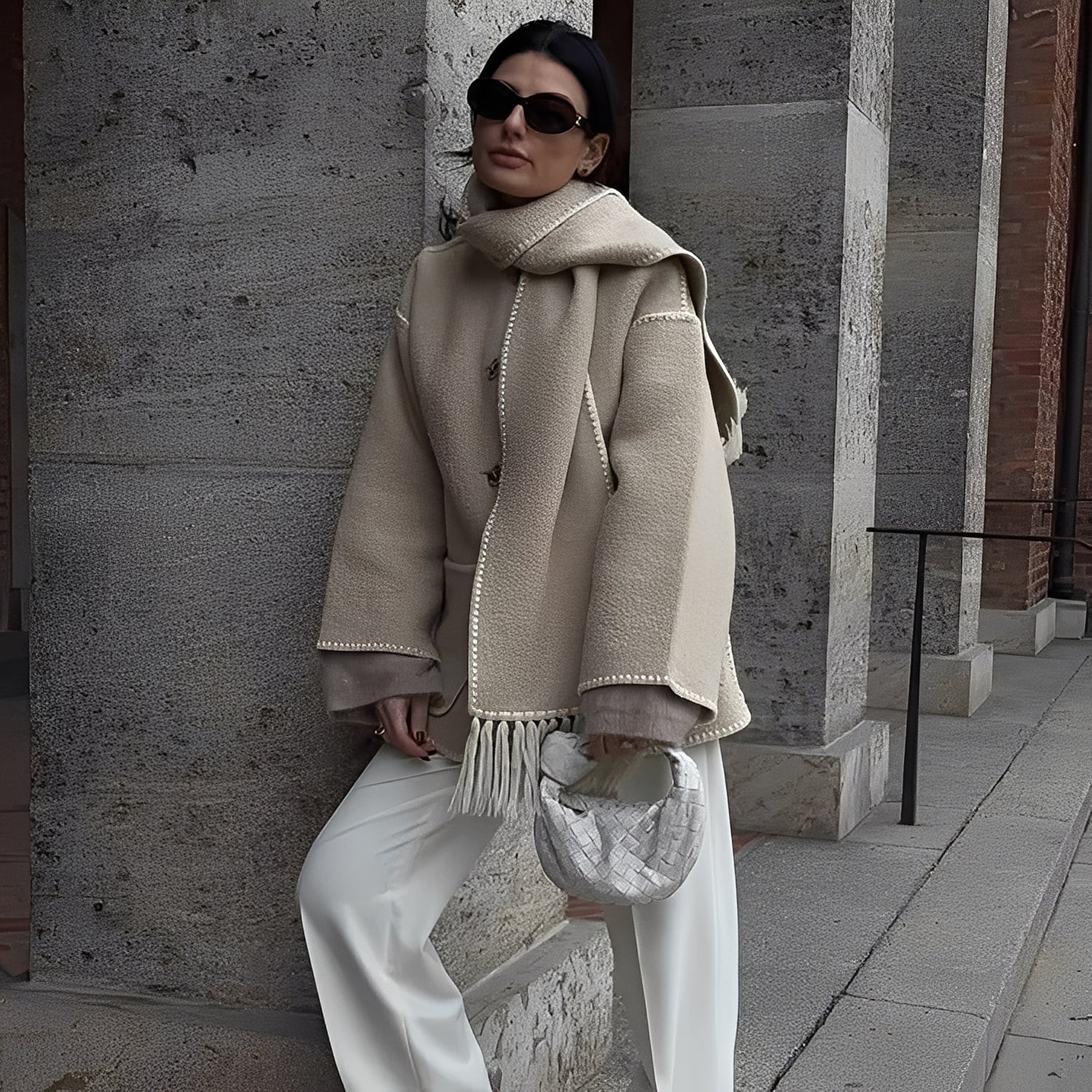 Manteau Femme Élégant en Laine avec Écharpe Élégante - LuxeStyle