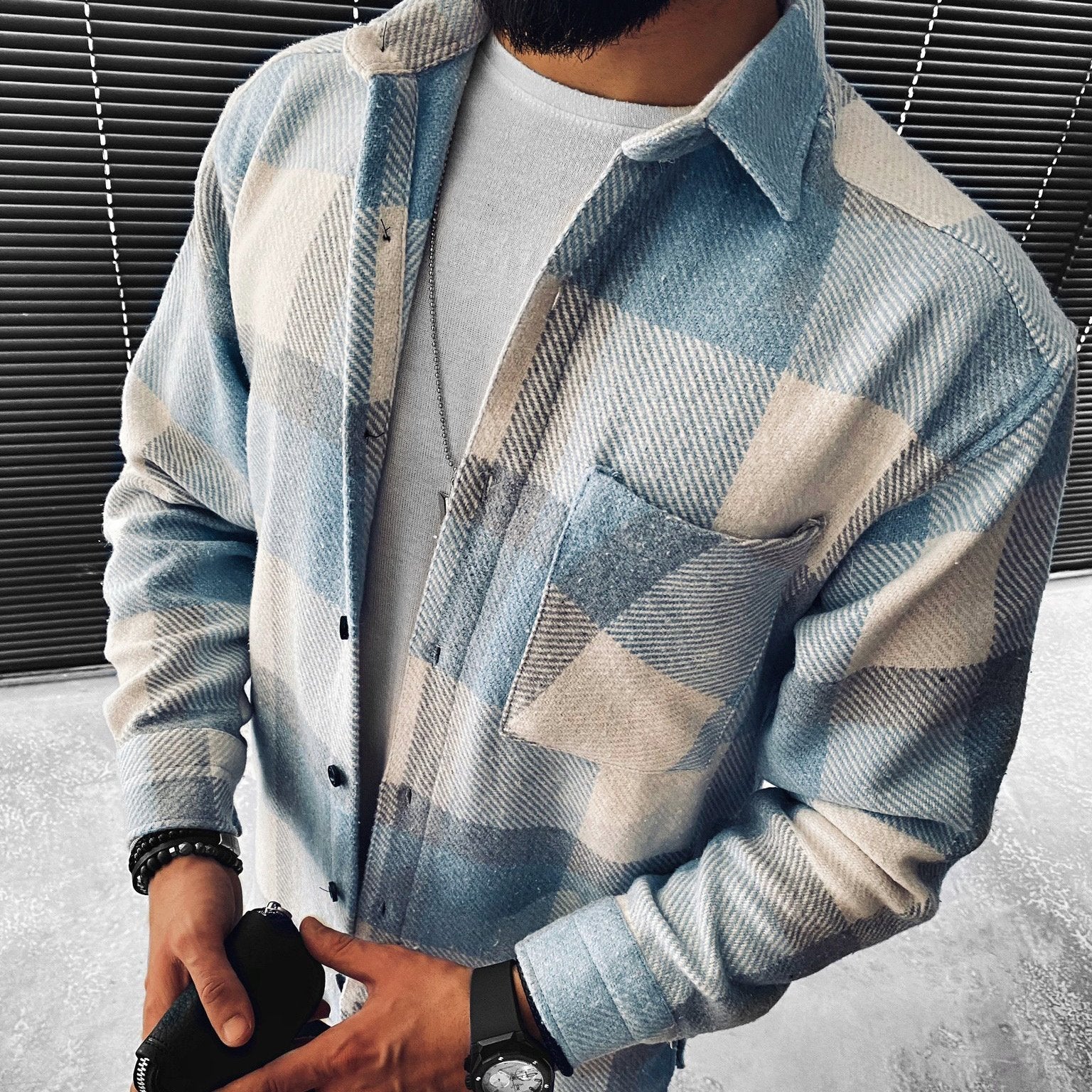 Chemise à carreaux marine et blanche élégante homme - LuxeStyle