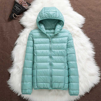 Veste de Pluie Féminine Légère avec Capuce et Coupes Tendances