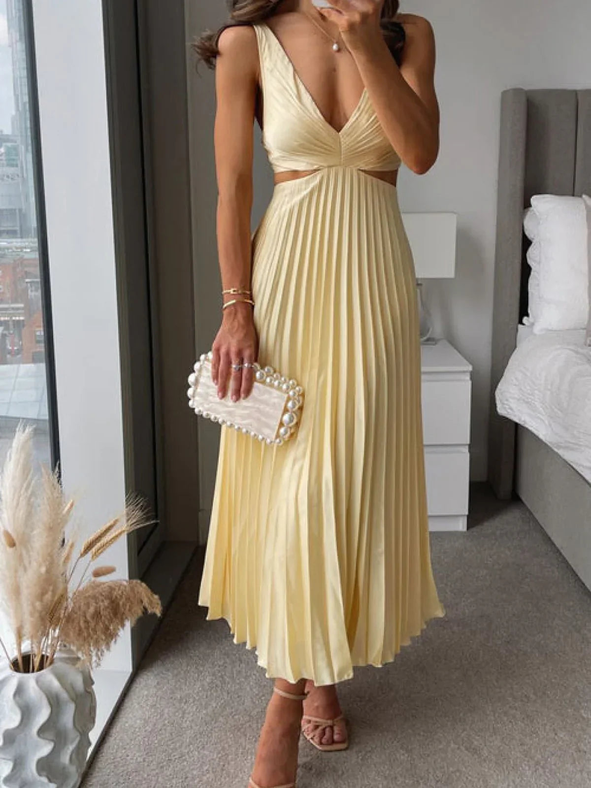 Robe Femme Élégante en Soie - Robe Mi-Longue Décolletée avec Plis Sophistiqués - LuxeStyle