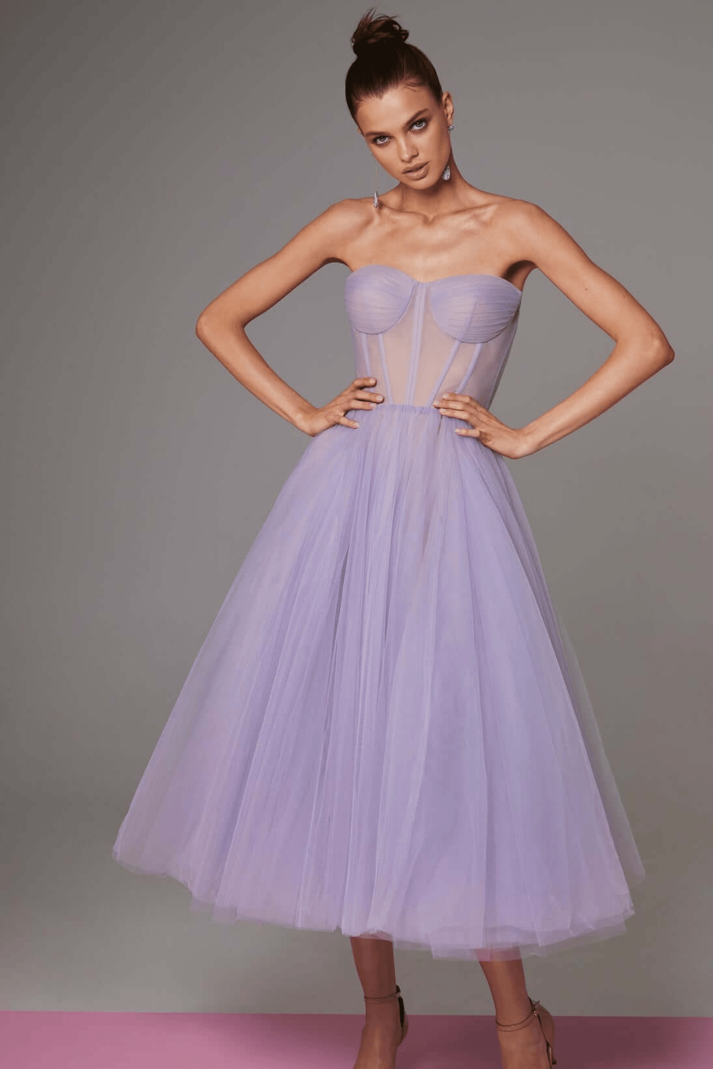 Robe cocktail noire décolletée femme