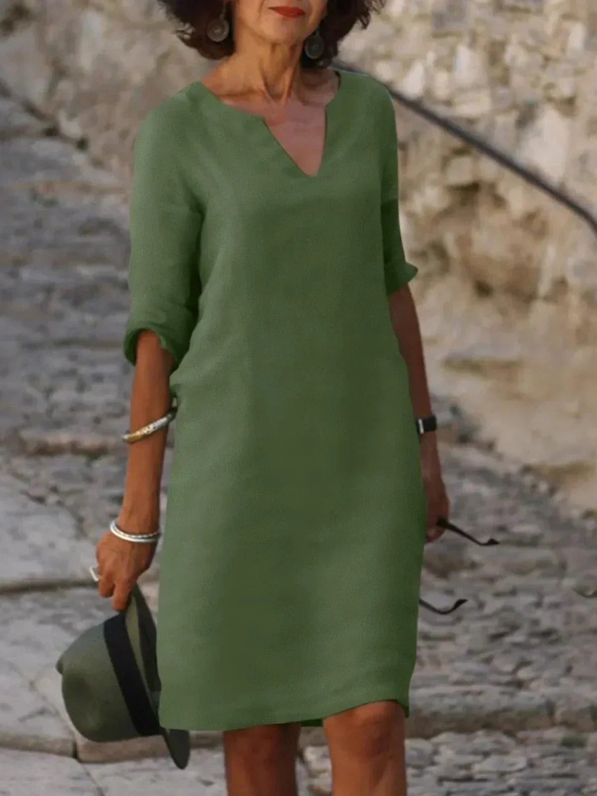 Robe femme élégante noire manches courtes