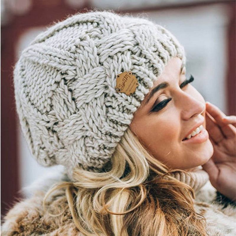 Chapeau tricoté femme torsadé élégant