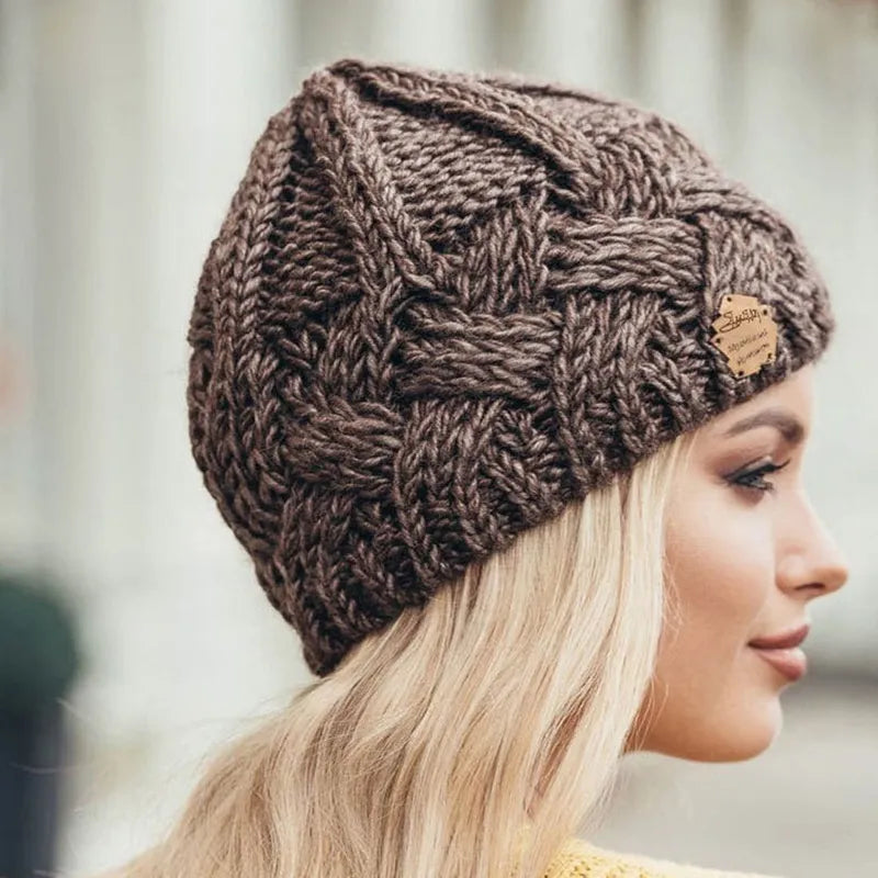 Chapeau tricoté femme torsadé élégant