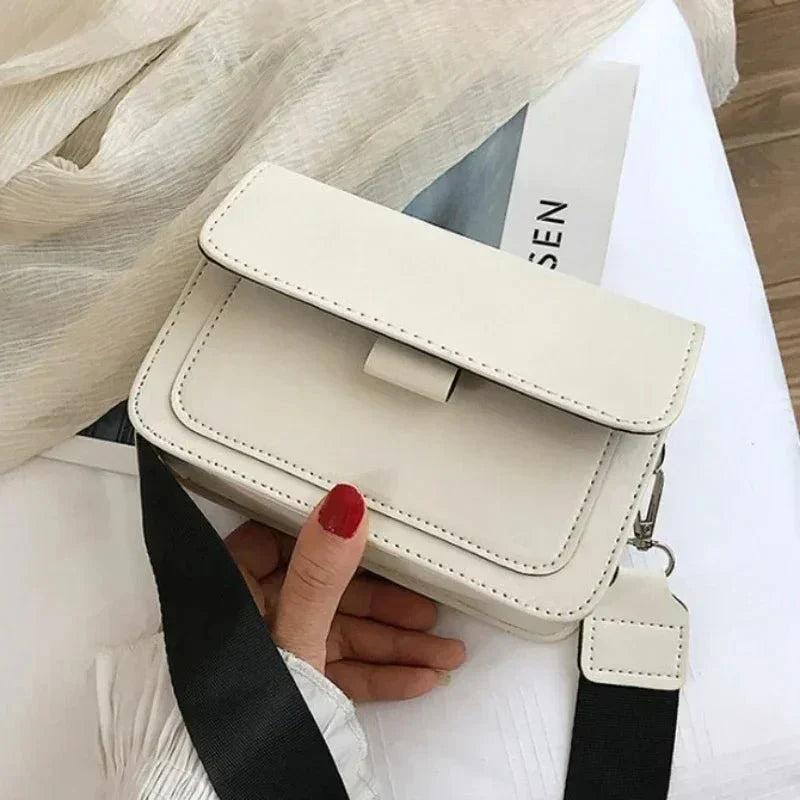 Sac à Épaule Chic avec Compartiment Ample et Design Versatile