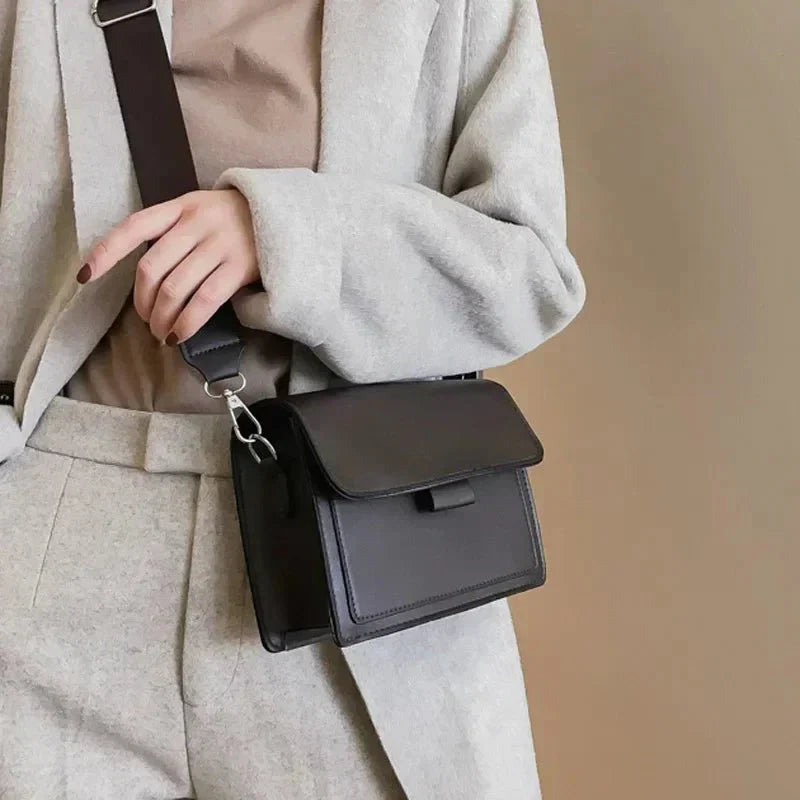 Sac à Épaule Chic avec Compartiment Ample et Design Versatile