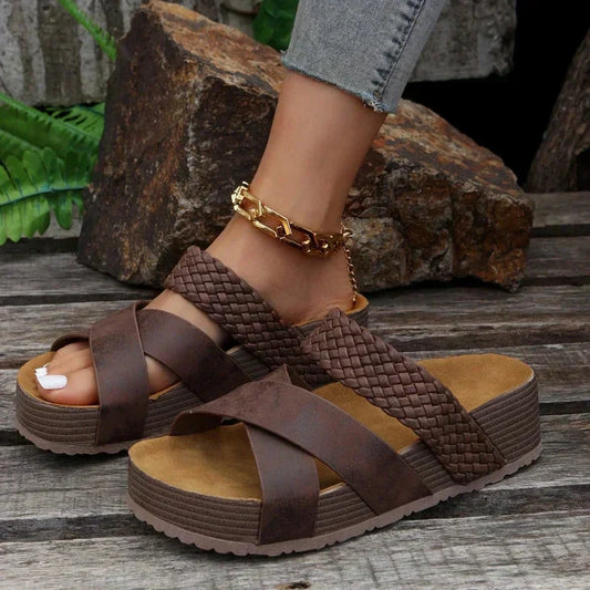 Sandales plates-forme brunes pour femme - LuxeStyle