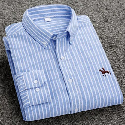 Chemise marine à rayures classique avec logo équestre