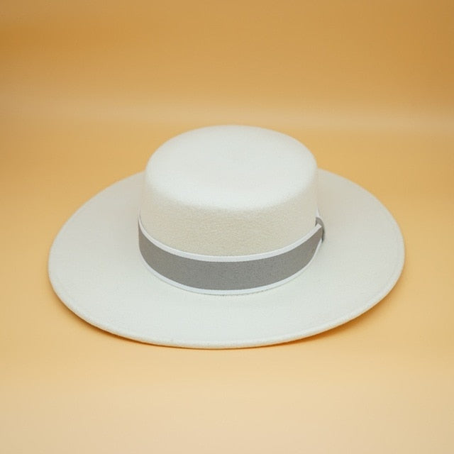 Chapeau Élégant Blanc avec Fleurs Féminines - LuxeStyle