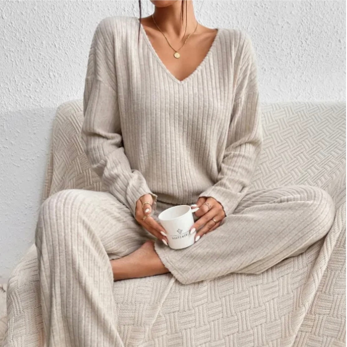 Pyjama Femme Douillet Beige Manches Longues Col Montant - LuxeStyle
