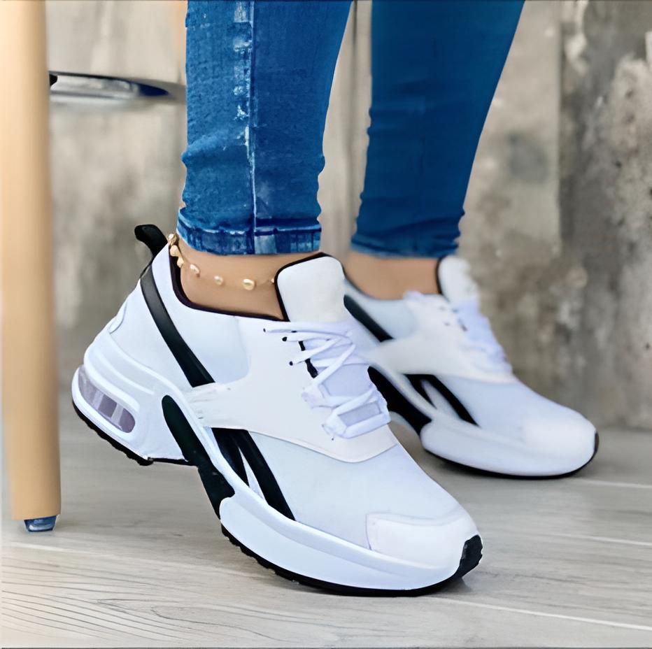 Baskets Femme Noires et Blanches Sport
